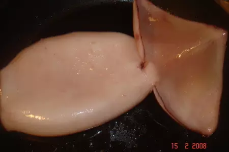 Кальмары с грибами, крабами и сливочным сыром: шаг 3