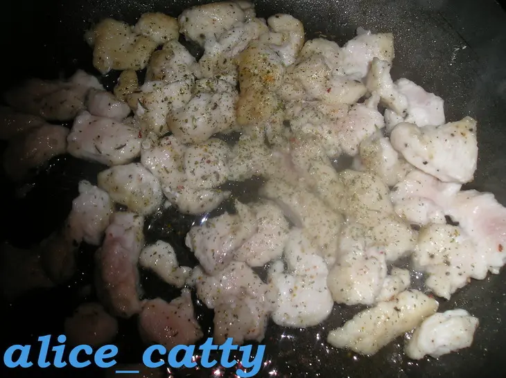 Куриный салатик с копчёным сыром: шаг 1