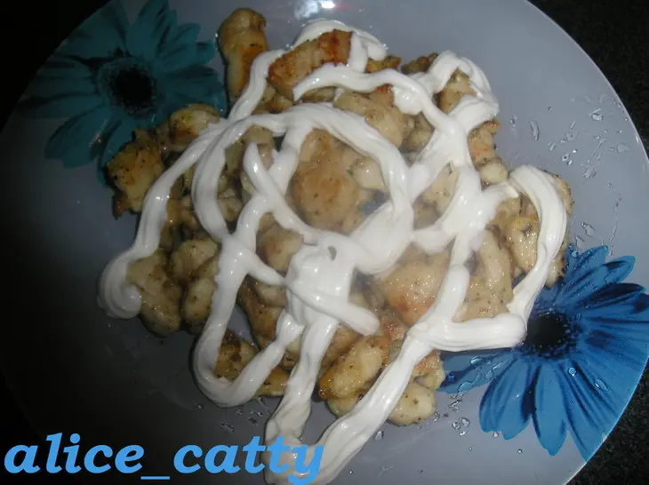 Куриный салатик с копчёным сыром: шаг 2