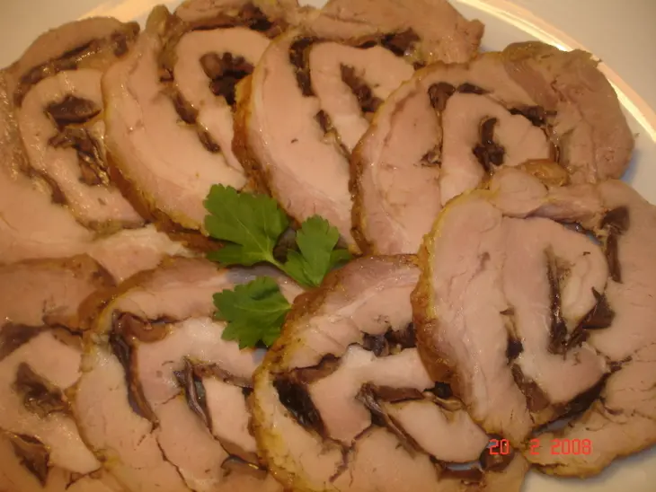 Свиной рулет с грибами и каперсами: шаг 5