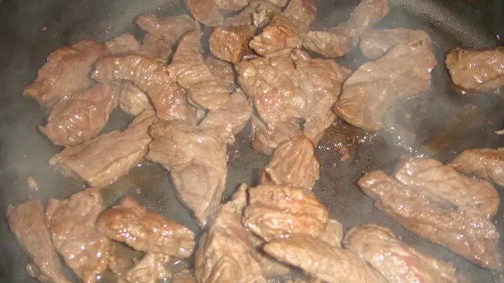 Рагу из говядины с грибами и овощами: шаг 2