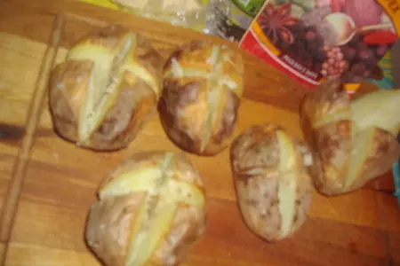Запечённый картофель с лёгким салатиком!: шаг 4