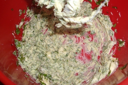 Закусочный пирог из слоеного теста с сыром и зеленью: шаг 3