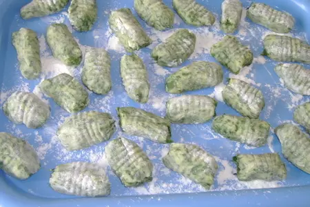 Шпинатные ньокки с сырным соусом: шаг 4