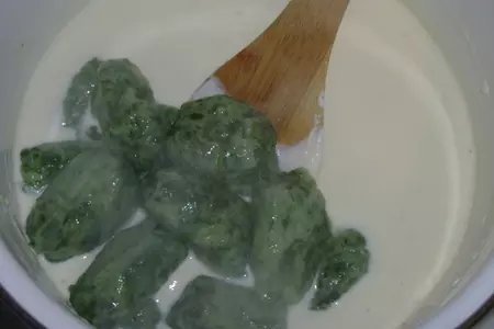 Шпинатные ньокки с сырным соусом: шаг 6