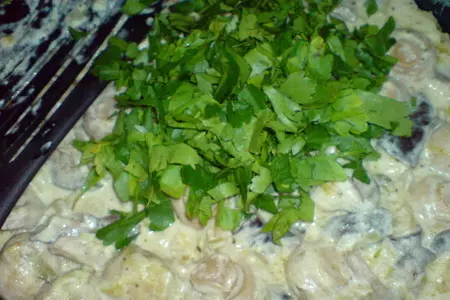 Цыплёнок по-домашнему,с маринованными грибами и сметаной: шаг 4