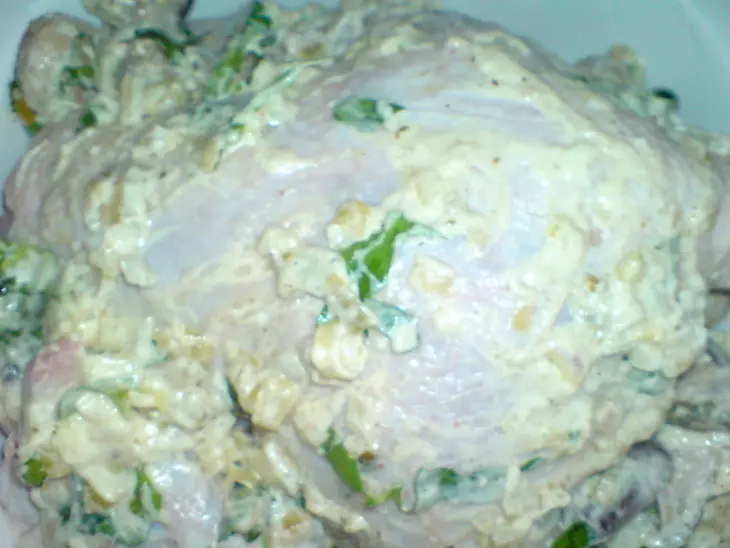 Цыплёнок по-домашнему,с маринованными грибами и сметаной: шаг 5