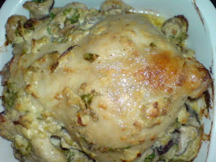 Цыплёнок по-домашнему,с маринованными грибами и сметаной: шаг 6