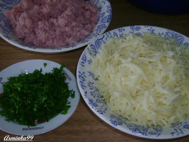 Сырно-ветчинные вафли + холодный супчик (окрошка)  на завтрак: шаг 1