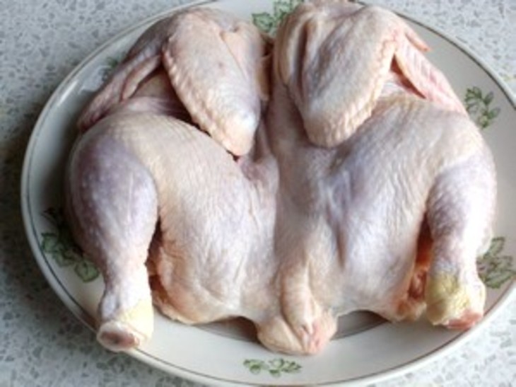 На лицо ужасная, вкусная внутри или курица в черничном соусе: шаг 1