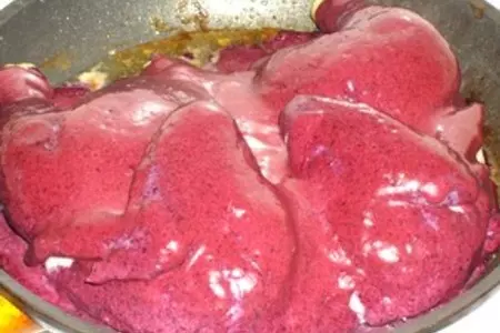 На лицо ужасная, вкусная внутри или курица в черничном соусе: шаг 4