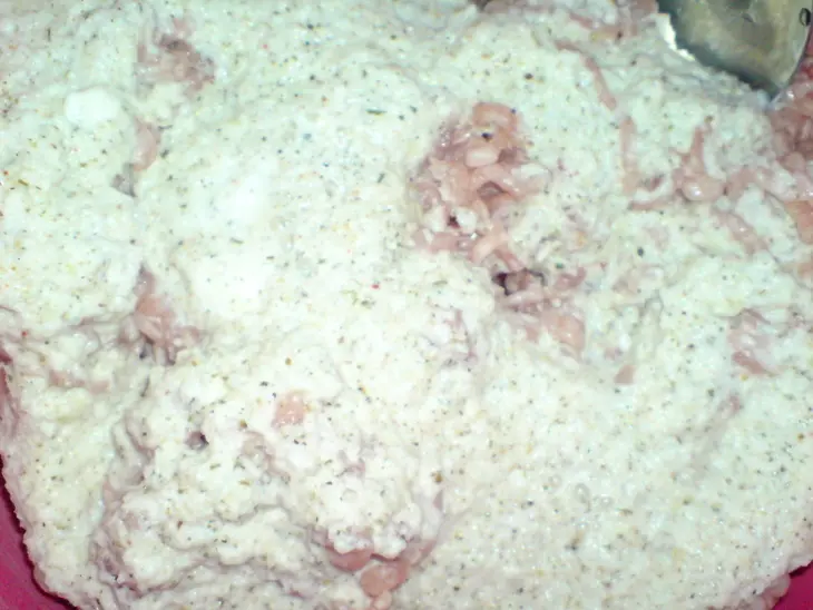 Чебуреки с базиликом и мясом индейки: шаг 3