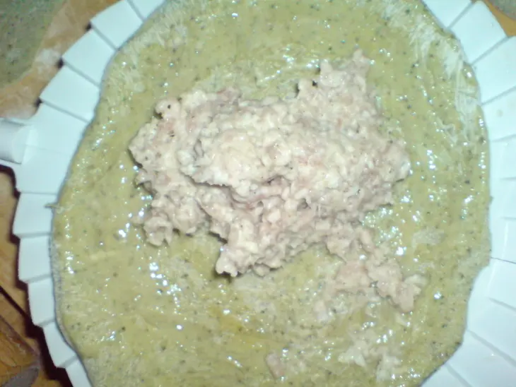 Чебуреки с базиликом и мясом индейки: шаг 5