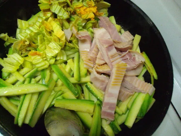 Крепес с сыром и кабачками: шаг 1