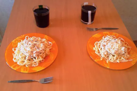 Паста с сливочным соусом, с беконом и грибами: шаг 1