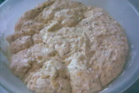 Сырные лепешки с яичным глазком и прованскими травами: шаг 4
