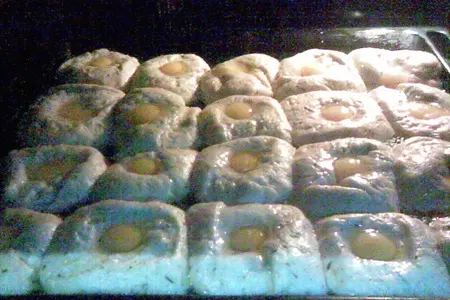 Сырные лепешки с яичным глазком и прованскими травами: шаг 8