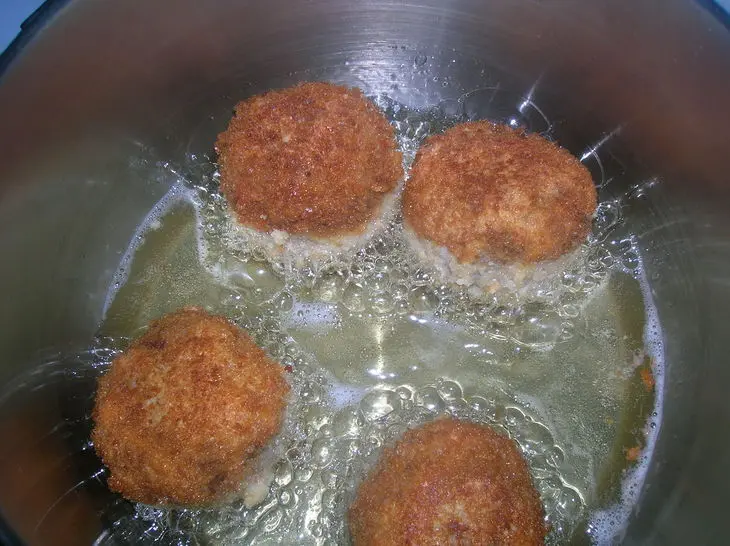 Завтрак мясоеда ( или мясные шарики с сюрпризом): шаг 8
