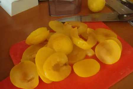 Ореховый пирог со сливами: шаг 2