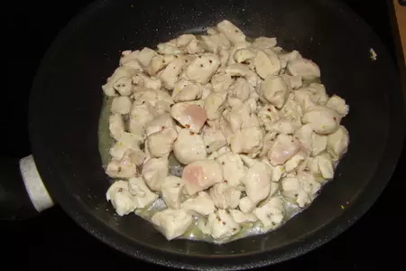Нежные котлеты из индейки с кусочками: шаг 4