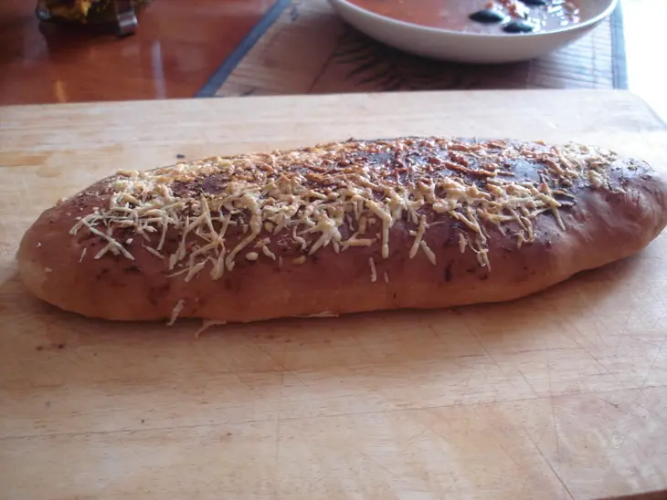 Ароматная фокачча с пармезаном и зеленью: шаг 4