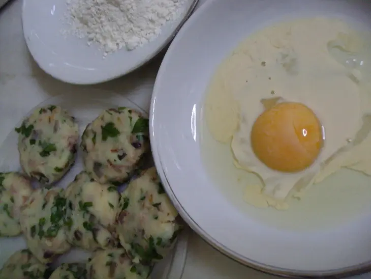 Картофельные крокеты с беконом и сыром.: шаг 5