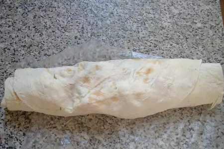 Лаваш фаршированный форелью с огурцом: шаг 4