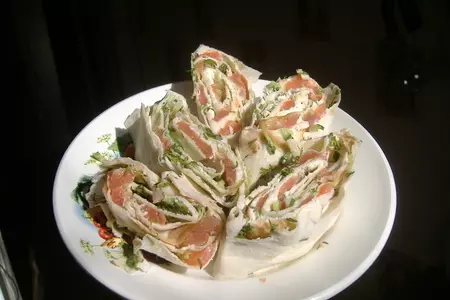 Лаваш фаршированный форелью с огурцом: шаг 5