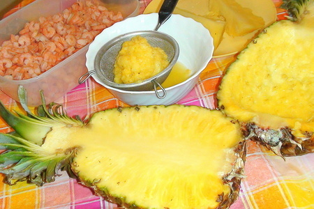 Салат креветочный с ананасом, в ананасе :): шаг 1