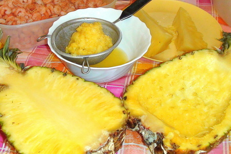 Салат креветочный с ананасом, в ананасе :): шаг 2