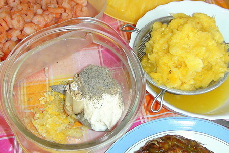 Салат креветочный с ананасом, в ананасе :): шаг 4