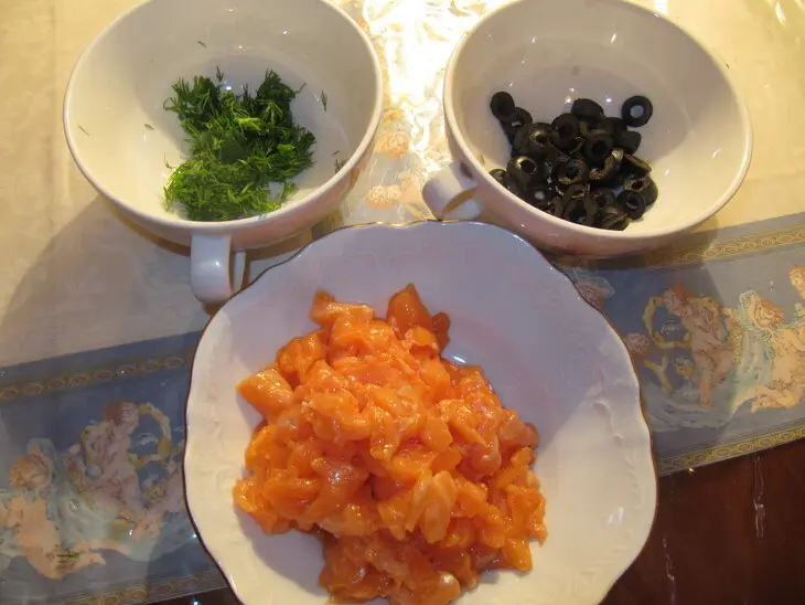 Голубцы из китайской капусты с форелью и сливочным сыром: шаг 1