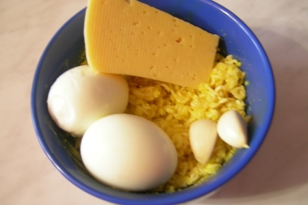 Закуска «сыр из вермишели»: шаг 3