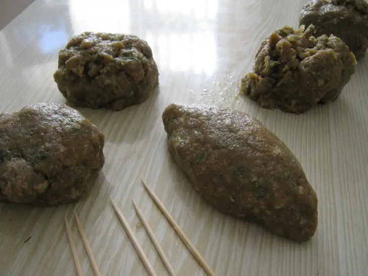 Котлетки восточные  на шпажках.-(kebab chobi): шаг 3