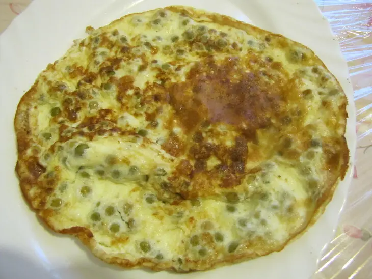 Рулет мясной с омлетом: шаг 1