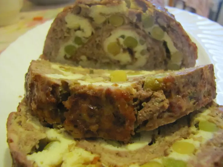 Рулет мясной с омлетом: шаг 5