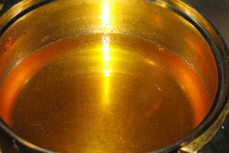 Шоколадный (печёный) чизкейк с кокосовым покрытием и бананами под шафрановым желе: шаг 4