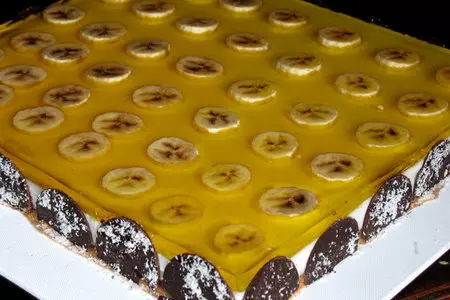 Шоколадный (печёный) чизкейк с кокосовым покрытием и бананами под шафрановым желе: шаг 7