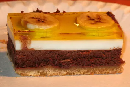 Шоколадный (печёный) чизкейк с кокосовым покрытием и бананами под шафрановым желе: шаг 8