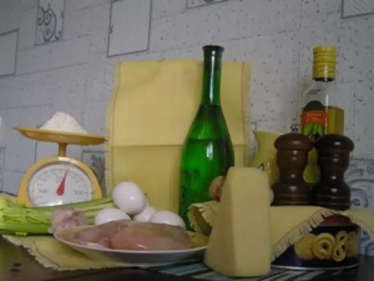 Нежные равиоли с курицей и сельдереем: шаг 1