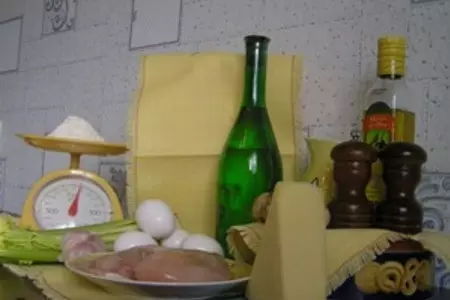 Нежные равиоли с курицей и сельдереем: шаг 1