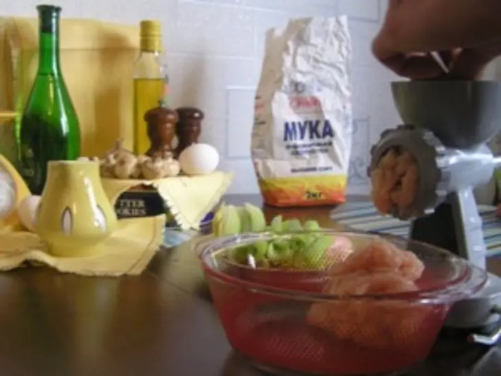 Нежные равиоли с курицей и сельдереем: шаг 3