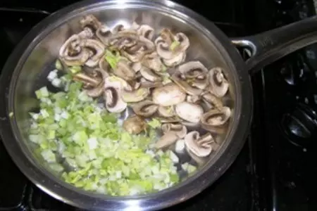 Нежные равиоли с курицей и сельдереем: шаг 11