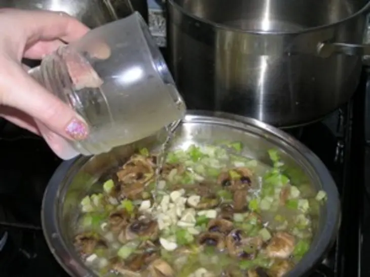 Нежные равиоли с курицей и сельдереем: шаг 12