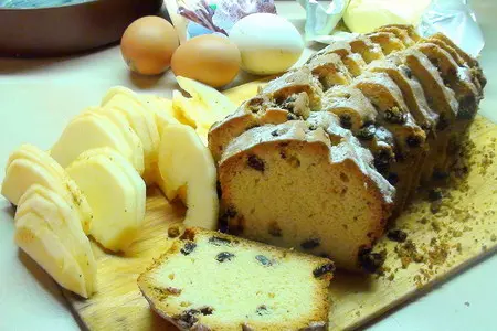 Пирог из кекса (с яблоками, корицей и молочной заливкой): шаг 2