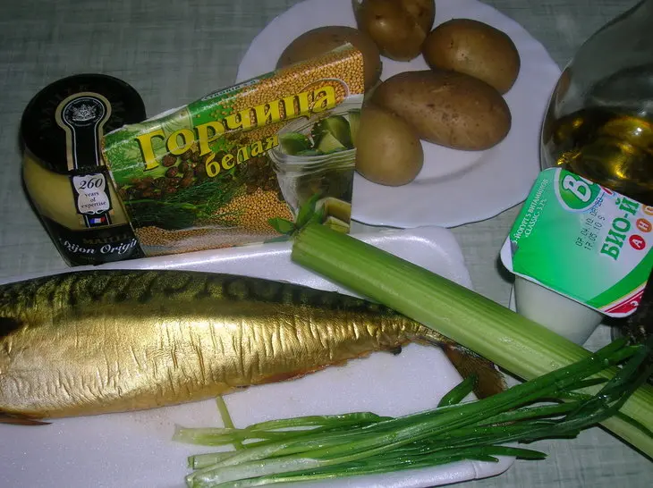 Картофельный салат со скумбрией в горчичной заправке: шаг 1