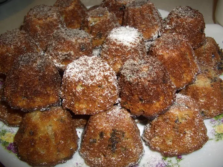 Мини-кексы "поцелуйчики" с корицей и черносливом: шаг 5