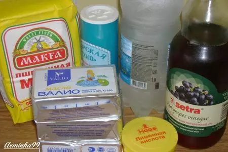 Пирожные из слоеного теста с заварным кремом и клубничным соусом: шаг 1