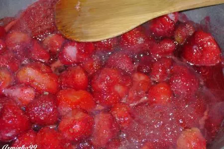 Пирожные из слоеного теста с заварным кремом и клубничным соусом: шаг 13
