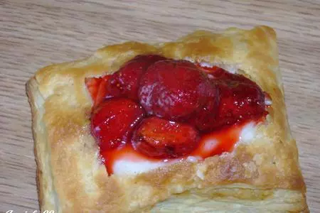 Пирожные из слоеного теста с заварным кремом и клубничным соусом: шаг 16